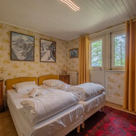 Chalet Ecureuil Family Retreat W/ Garden & Fireplace - Happy Rentals