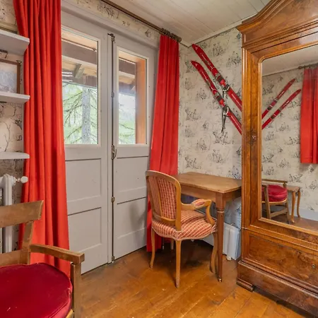 Chalet Ecureuil Family Retreat W/ Garden & Fireplace - Happy Rentals *